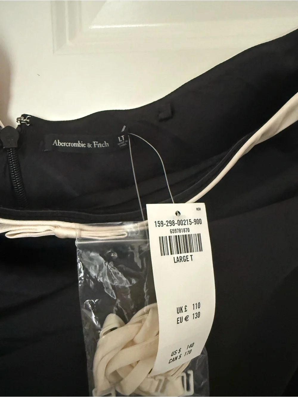 Abercrombie & Fitch sleek black